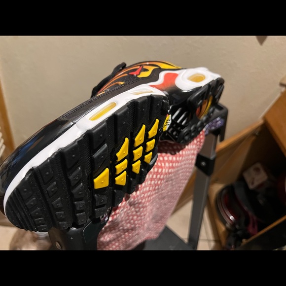 Brand new worn 5 times-W/box11.5………size - Picture 2 of 3